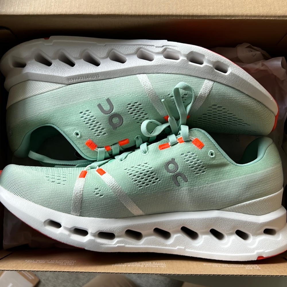 On Running Cloudsurfer men’s size 9
